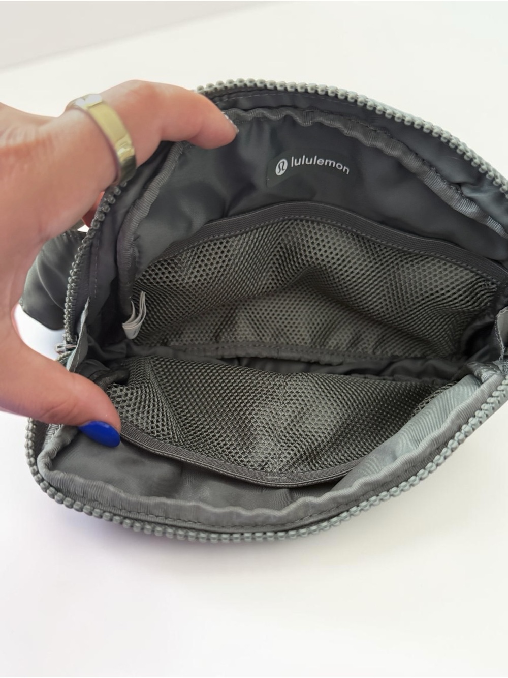 Lululemon Everywhere Belt Bag 2L Grey Sage Crossbody Waist Bag O/S EUC - Picture 4 of 10